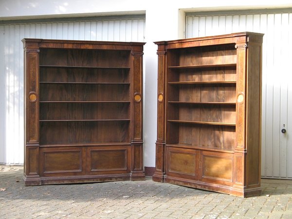 zwei Gründerzeit Bücherregale