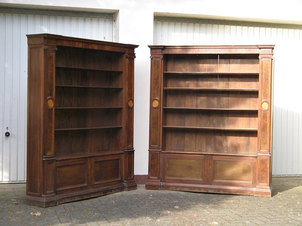 zwei Gründerzeit Bücherregale