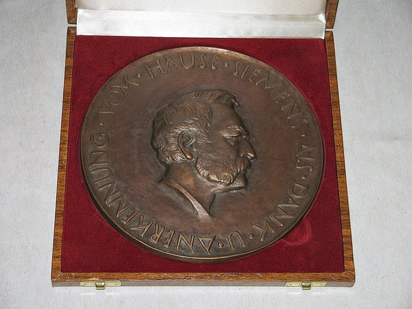 Bronze-Medaille "VOM HAUSE SIEMENS ALS DANK UND ANERKENNUNG" im Etui um 1960