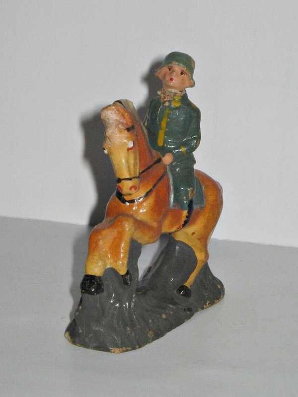 Wehrmachts-Soldat zu Pferd ~ Massefigur