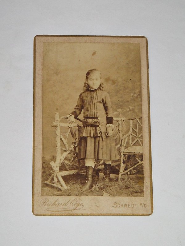CDV-Foto "Mädchen mit blonden Locken" um 1890