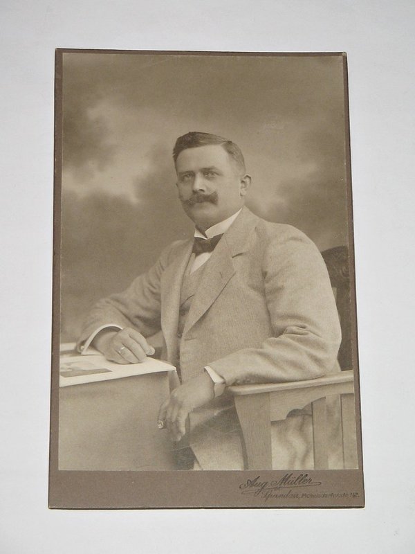 Kabinettfoto "Eleganter Mann" um 1910