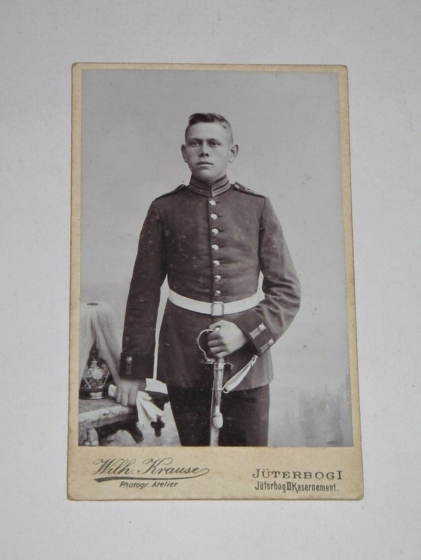 CDV-Foto "Junger Soldat mit Säbel und Pickelhaube" um 1910