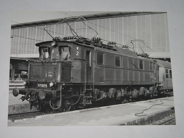 Grossfoto E-Lok 117 007-5 ~ um 1975