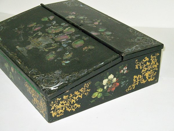 Schreibschatulle mit Intarsien um 1870