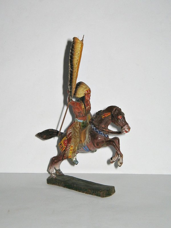 reitender Indianer mit Skalpstab und Schild ~ Elastolin Massefigur