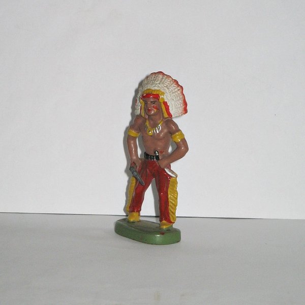 Indianer mit Federhaube, Tomahawk und Messer ~ Leyla Massefigur