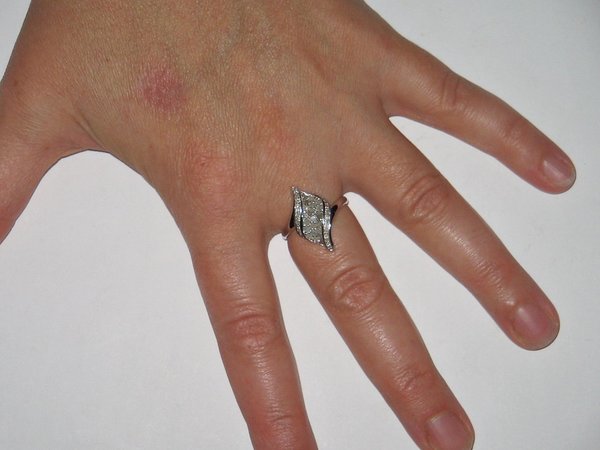 silberner Damen-Ring in Rhombusform ~ Ringgröße 60