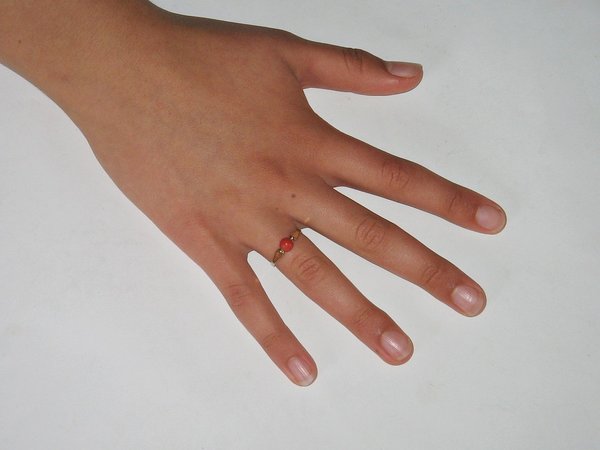 Damen-Ring mit Koralle ~ 333er Gelbgold ~ Ringgröße 56