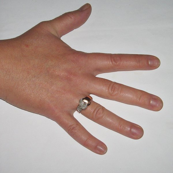 Damen-Ring mit Herz ~ 375er Rotgold ~ Ringgröße 60
