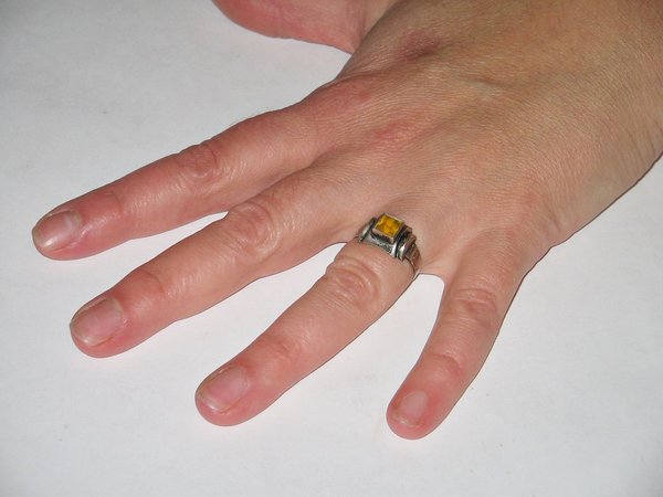 alter Silber-Ring mit gelbem Stein ~ Ringgröße 58