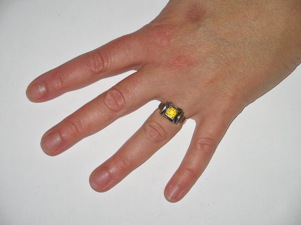 alter Silber-Ring mit gelbem Stein ~ Ringgröße 58