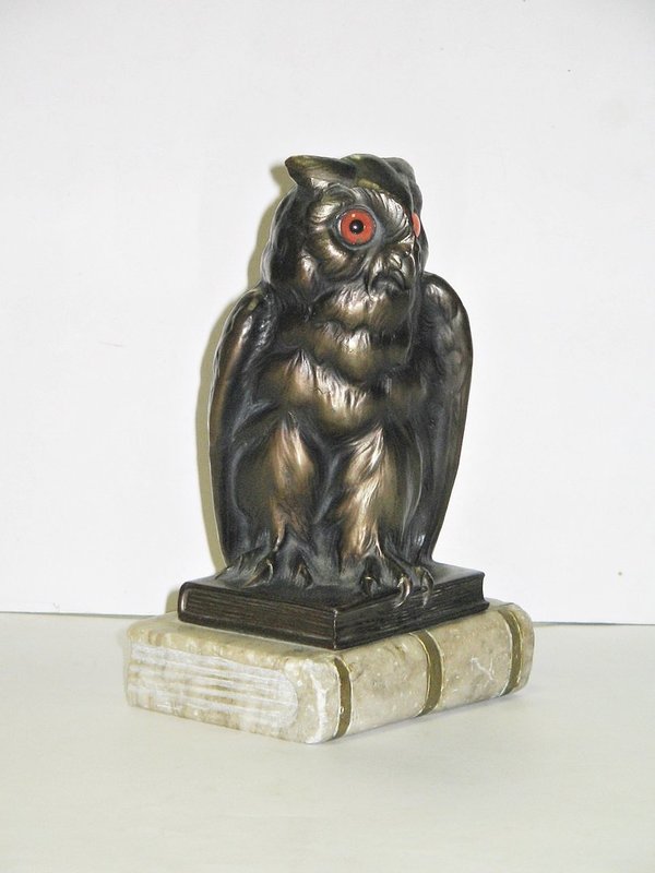 Metallfigur in Bronze-Optik "Eule, auf einem Buch sitzend"