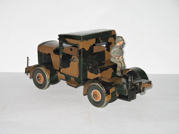 Tippco Wehrmacht-Lkw mit Figur ~ Zugmaschine