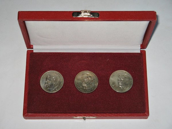 3 Medaillen des Ministeriums für Staatssicherheit