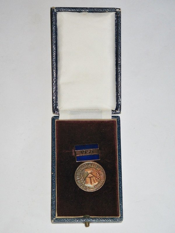 DDR-Medaille "Für gute Leistungen im Berufswettbewerb" 1958