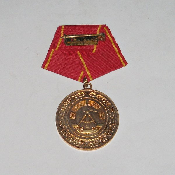 Medaille für treue Dienste in den bewaffneten Organen des Ministeriums des Innern in Gold