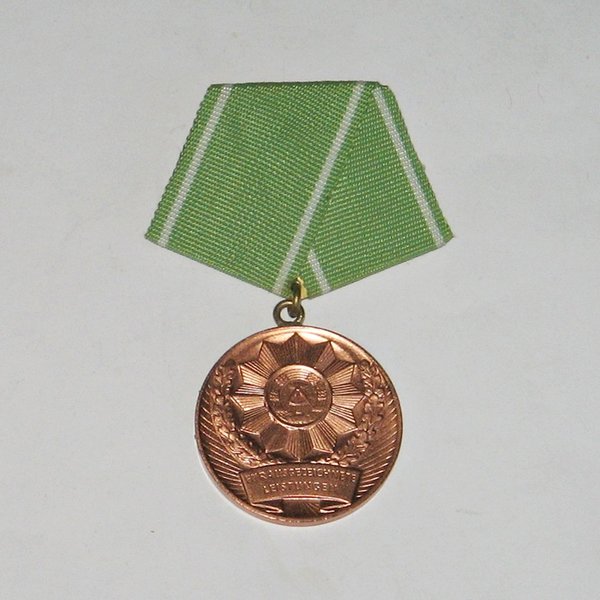 Medaille für ausgezeichnete Leistungen in den bewaffneten Organen des MdI in Bronze