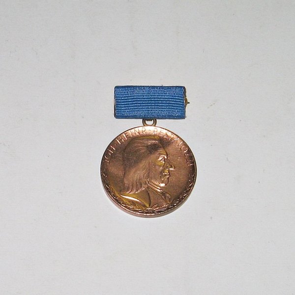 Pestalozzi-Medaille für treue Dienste in Bronze