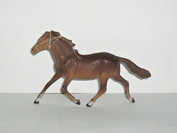 Pferd, trabend ~ Lineol Massefigur