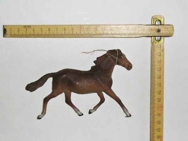 Pferd, trabend ~ Lineol Massefigur