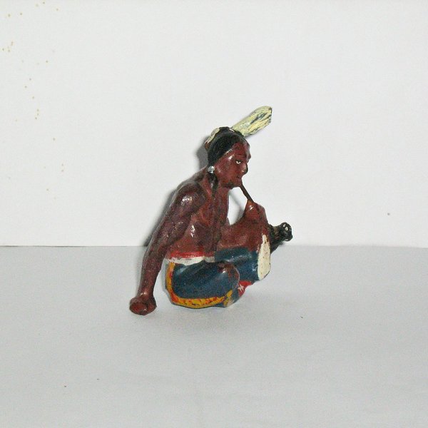 sitzender Indianer, Pfeife rauchend ~ Massefigur