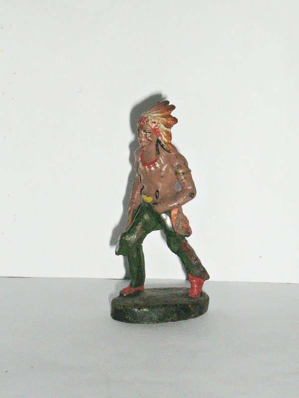 Indianer mit Tomahawk und Messer ~ Duro Massefigur