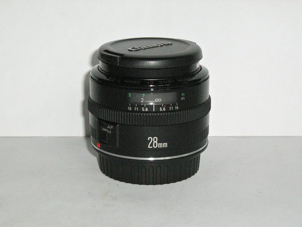 Canon Weitwinkelobjektiv EF 28mm 1:2,8 mit Etui