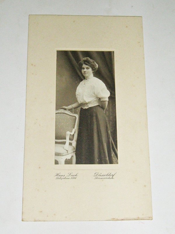 Foto "hübsche, junge Frau" ~ um 1910