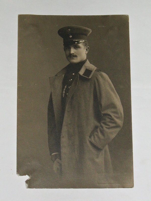 Fotopostkarte "Offizier im Mantel" ~ um 1912