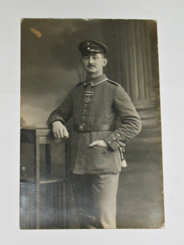 Fotopostkarte "Soldat mit Eisernem Kreuz" ~ um 1915