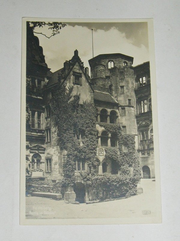 Ansichtskarte Heidelberg - Partie im Schlosshof ~ um 1930