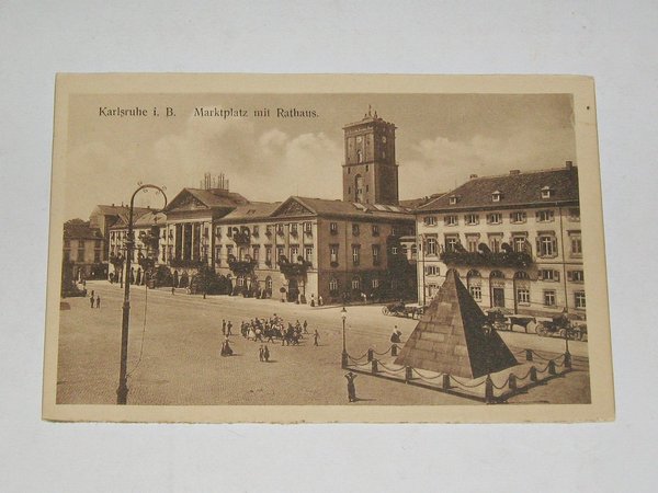 Ansichtskarte Karlsruhe - Marktplatz mit Rathaus ~ um 1910