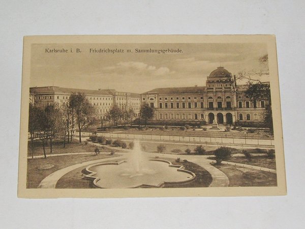 Ansichtskarte Karlsruhe - Friedrichsplatz mit Sammlungsgebäude ~ um 1910