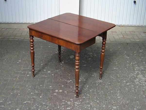 eleganter Konsolentisch um 1870 mit klappbarer Tischfläche