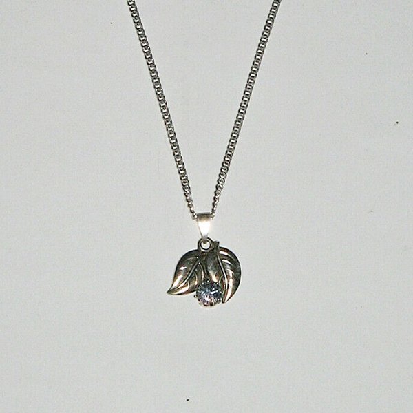 Halskette mit floralem Anhänger ~ 925 Silber
