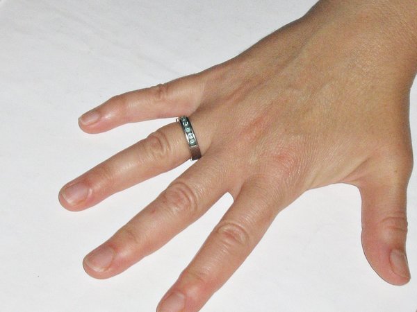 silberner Damen-Ring mit 7 hellblauen Steinen ~ 925er
