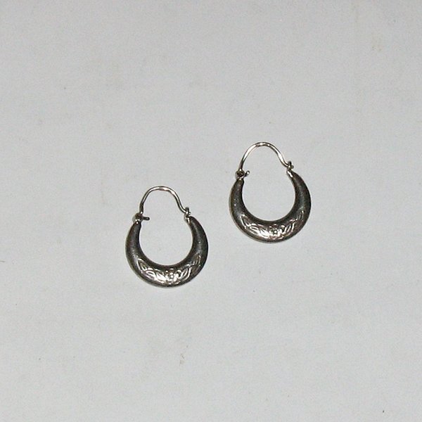 alte Ohrringe mit floralem Muster ~ 835er Silber