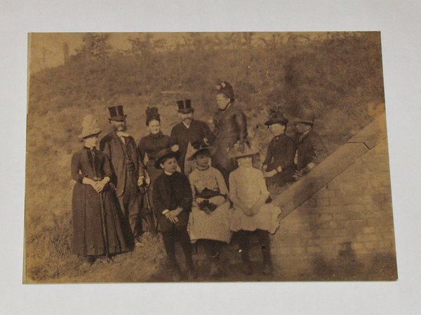 Foto "Ausflugsgesellschaft" um 1880