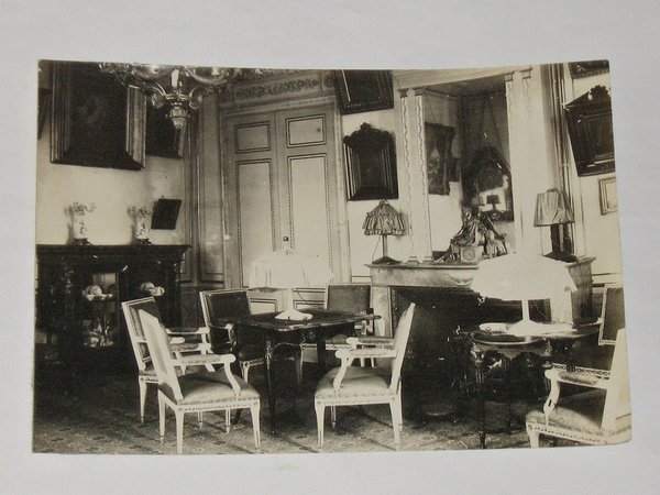 Foto "Salon mit Rauch- und Teetisch" um 1900