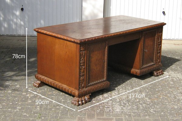 großer Schreibtisch mit Tatzenfüßen um 1930