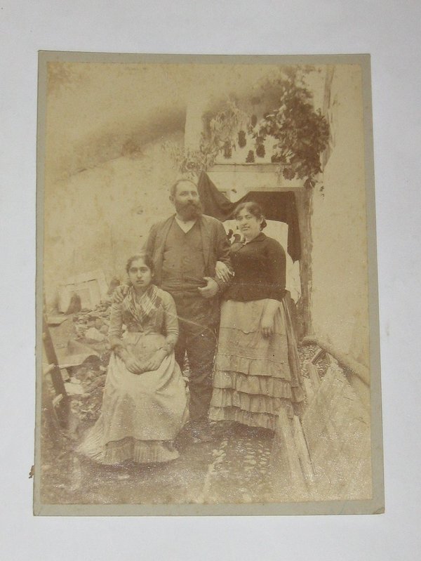 Kabinettfoto "dreiköpfige Familie" um 1885