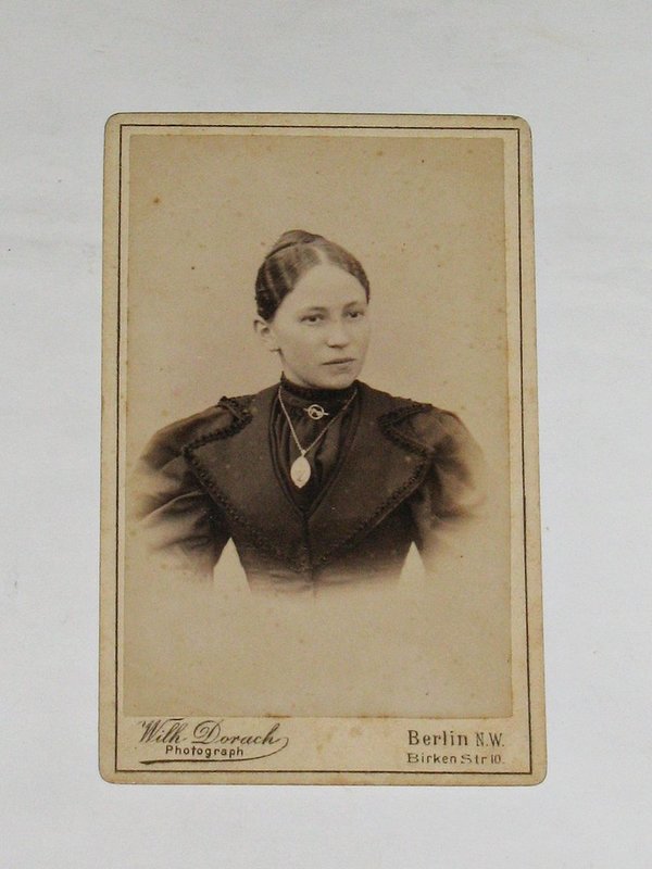 CDV-Foto "Hübsche junge Frau" um 1895