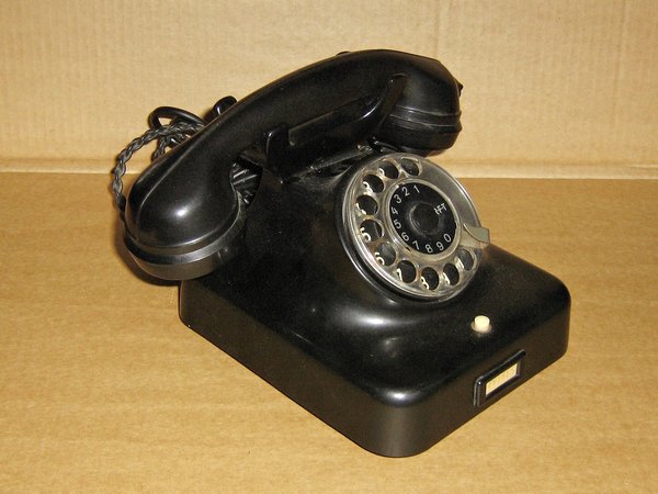 Wählscheiben-Telefon W38