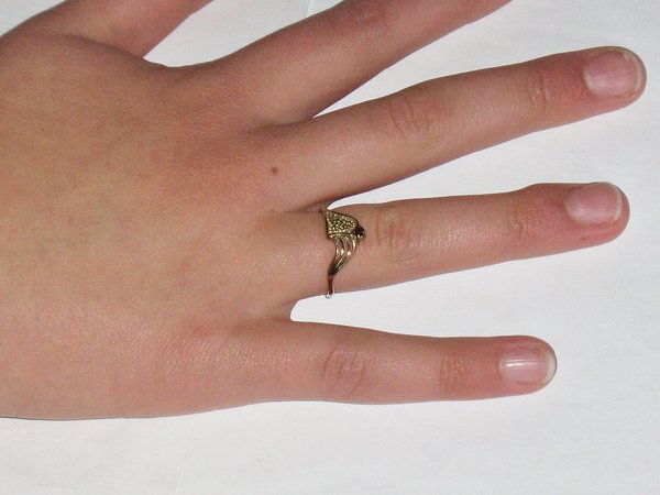 Damen-Ring mit rotem Schmuckstein ~ 333er Gold ~ Ringgröße 57