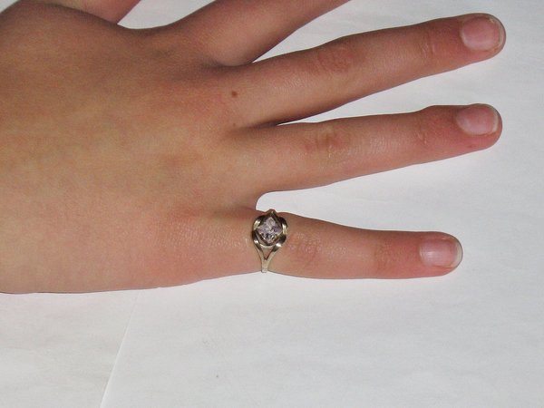 Damen-Ring mit blassrosa Schmuckstein ~ 333er Gold ~ Ringgröße 51