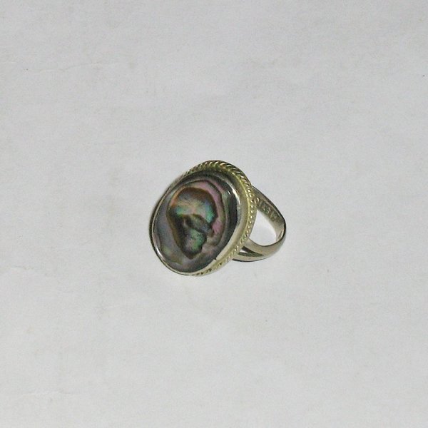 Damen-Ring mit opalisierendem Stein ~ Ringgröße 49
