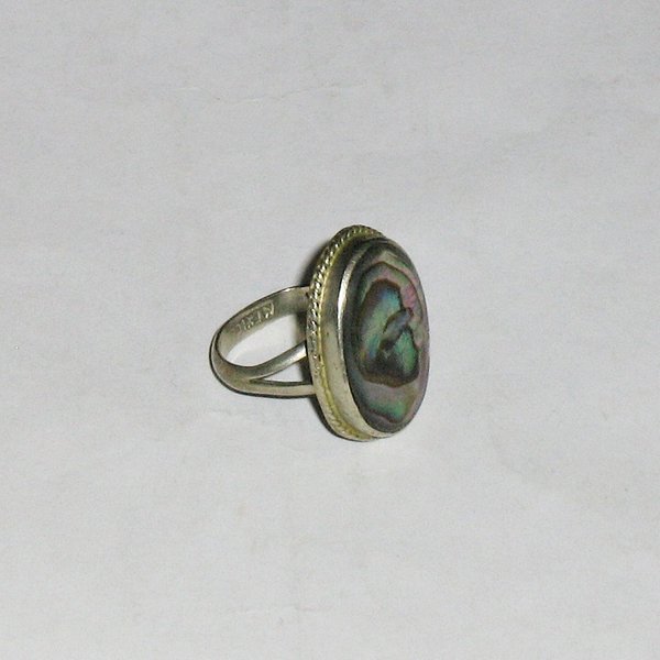 Damen-Ring mit opalisierendem Stein ~ Ringgröße 49